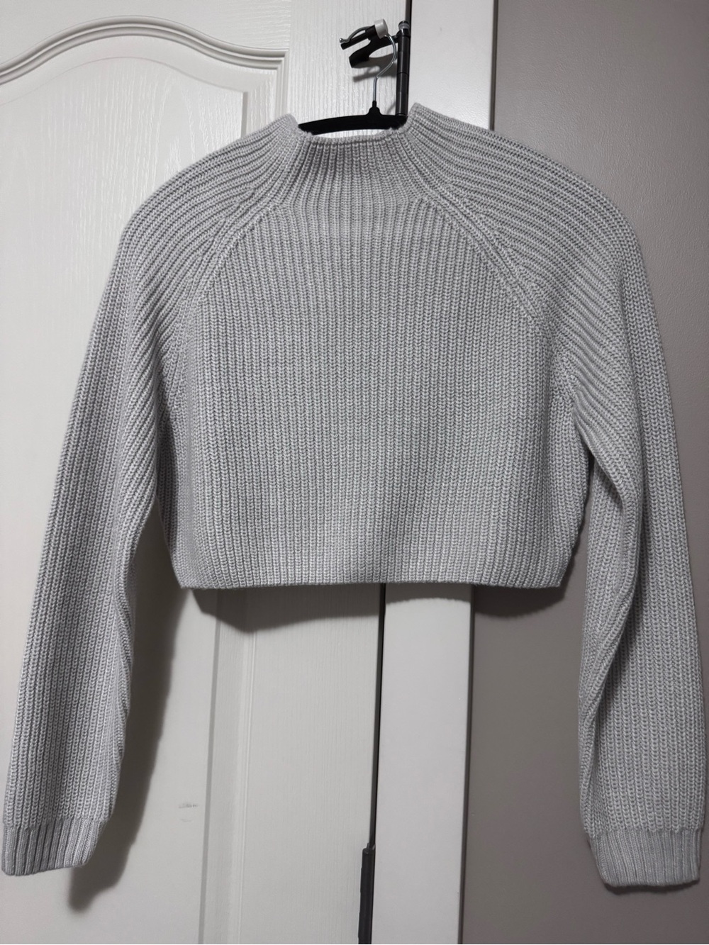 USED ONCE. Cropped Rib-Knit Sweater - Light Gray